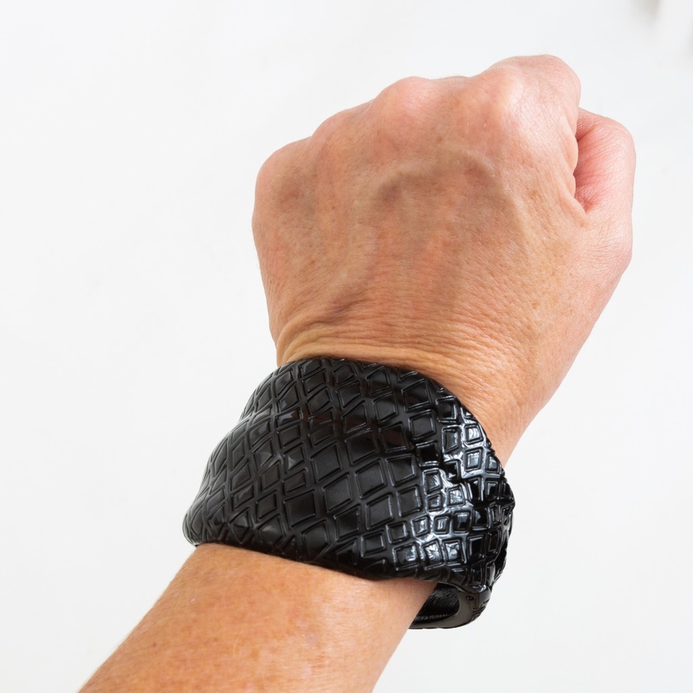 Bold chunky bangle bracelet black hinged textured by Heidi Klum
